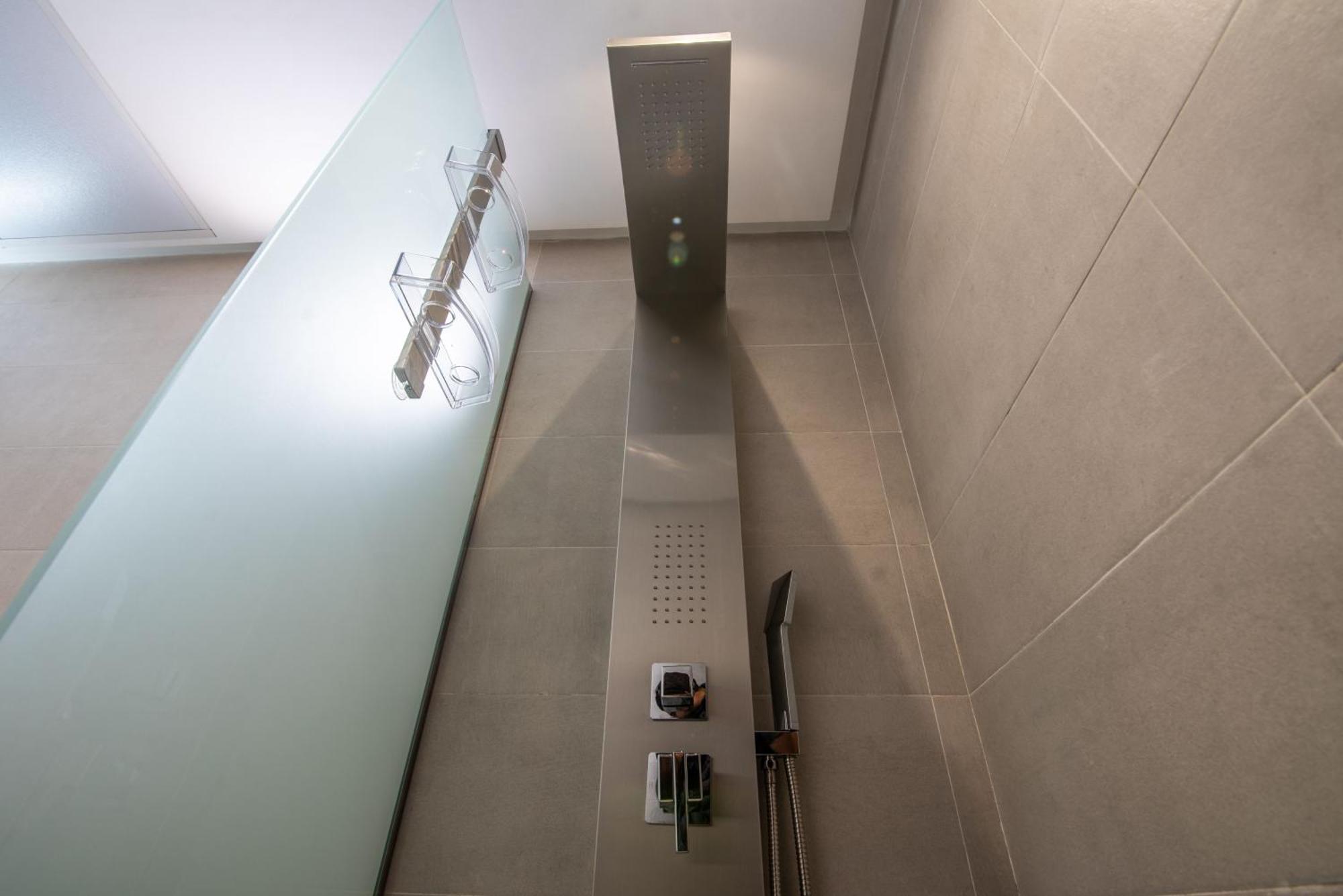 Luxury Seafront 99sqm With Wi-fi And Parking *