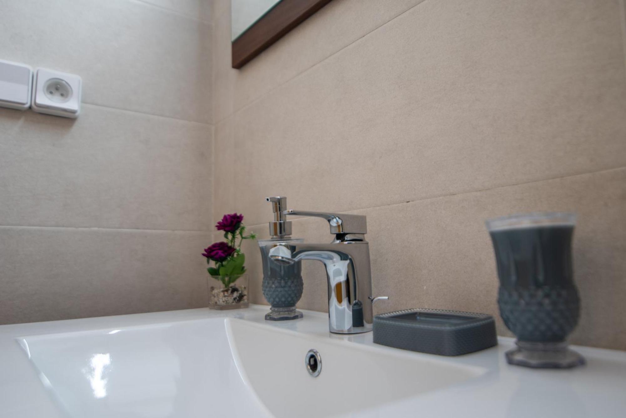 Luxury Seafront 99sqm With Wi-fi And Parking *