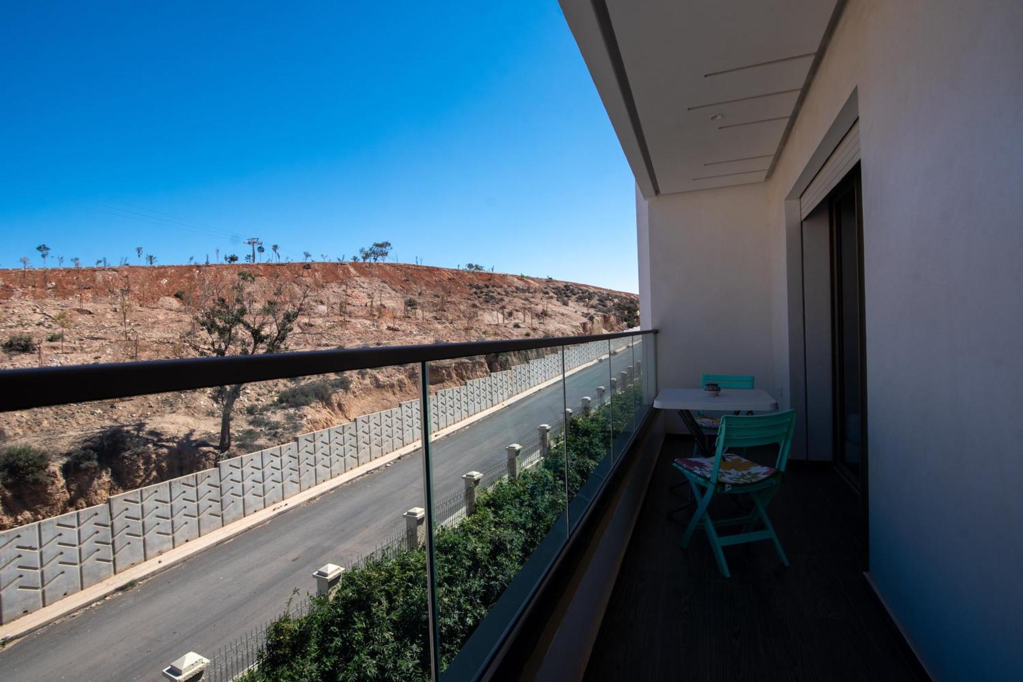Apartment Luxury Seafront 99sqm With Wi-fi And Parking