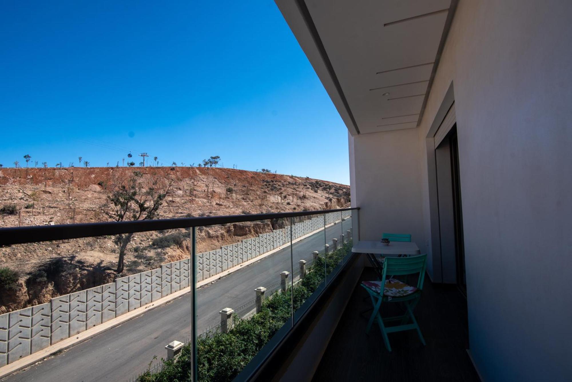 Luxury Seafront 99sqm With Wi-fi And Parking Apartment